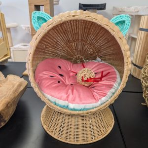 rotan kattenhoofd mand met tweezijdig kussen 41x38x48